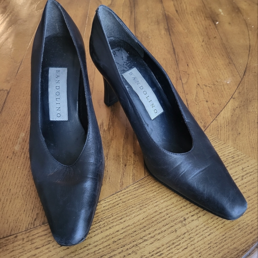 Bandolino Closed Toe Heels Black Leather Size 8 1/2 M